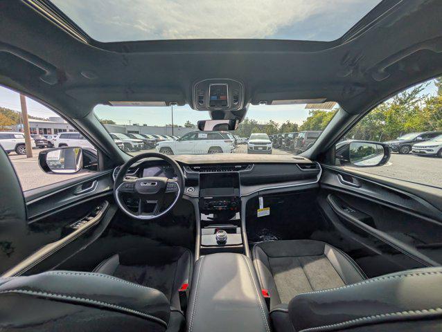 new 2025 Jeep Grand Cherokee car, priced at $38,797