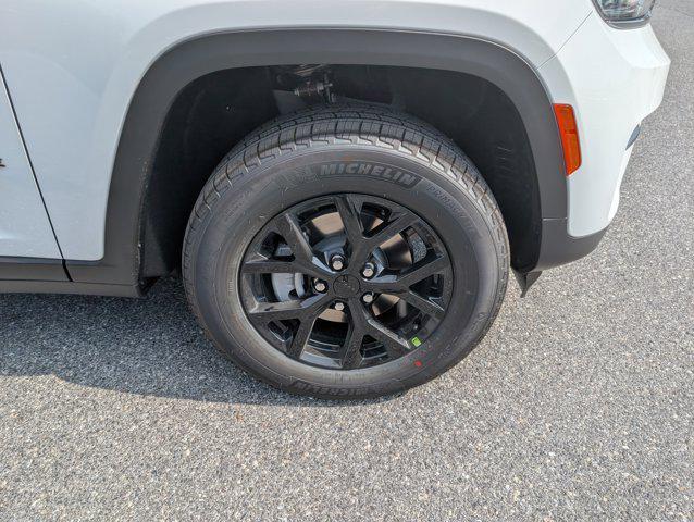 new 2025 Jeep Grand Cherokee car, priced at $38,797