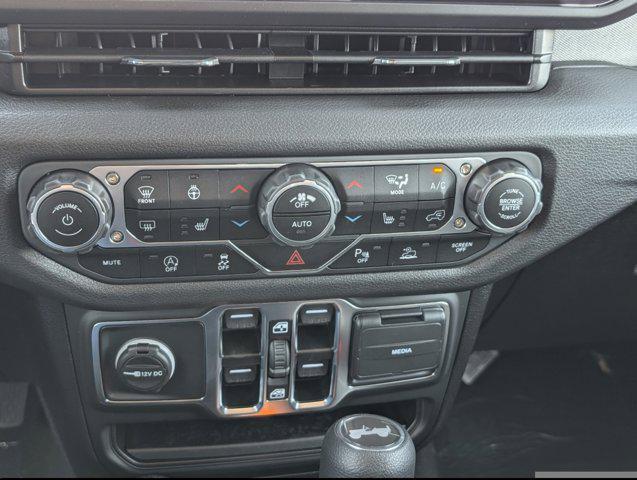 new 2025 Jeep Wrangler car, priced at $45,059