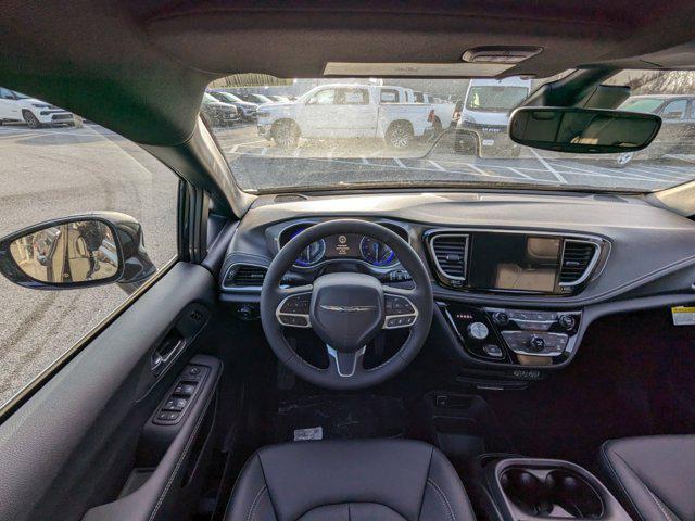 new 2025 Chrysler Pacifica car, priced at $40,276