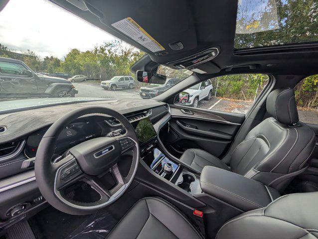 new 2025 Jeep Grand Cherokee car, priced at $44,672