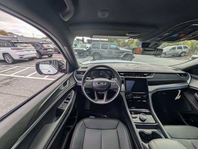 new 2025 Jeep Grand Cherokee car, priced at $44,672