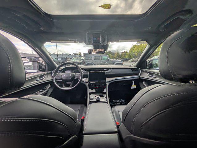 new 2025 Jeep Grand Cherokee car, priced at $44,672