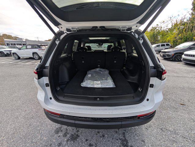 new 2025 Jeep Grand Cherokee car, priced at $44,672