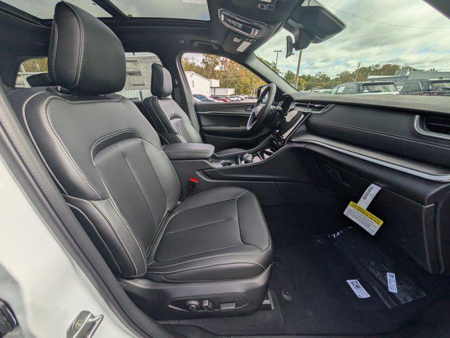 new 2025 Jeep Grand Cherokee car, priced at $44,672