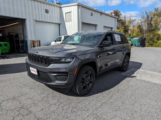 new 2025 Jeep Grand Cherokee car, priced at $40,164