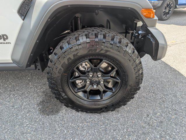 new 2025 Jeep Wrangler car, priced at $43,664