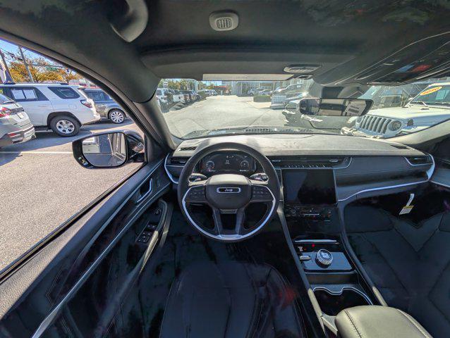 new 2025 Jeep Grand Cherokee car, priced at $45,208