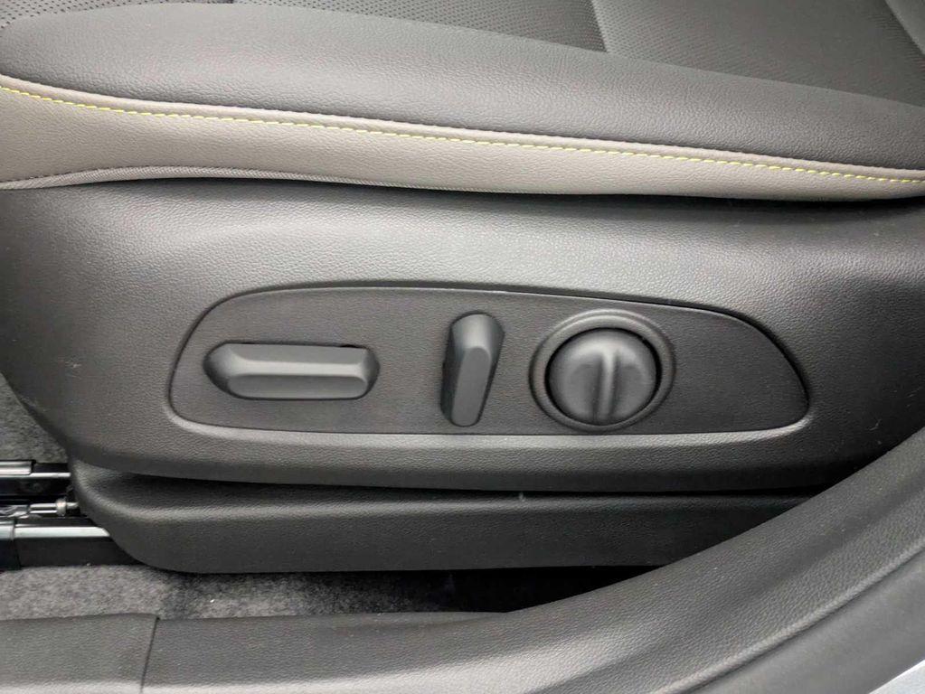 new 2025 Chevrolet Trax car