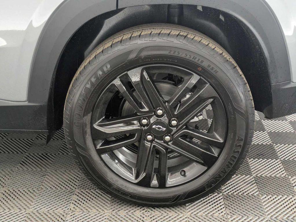 new 2025 Chevrolet Trax car