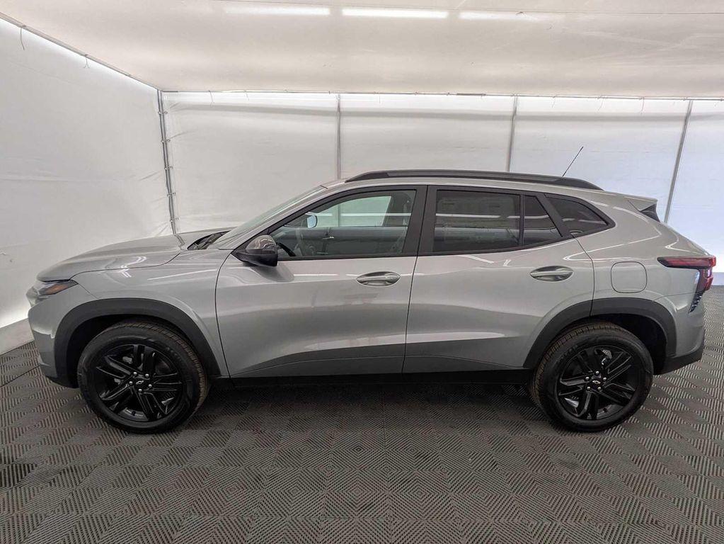 new 2025 Chevrolet Trax car