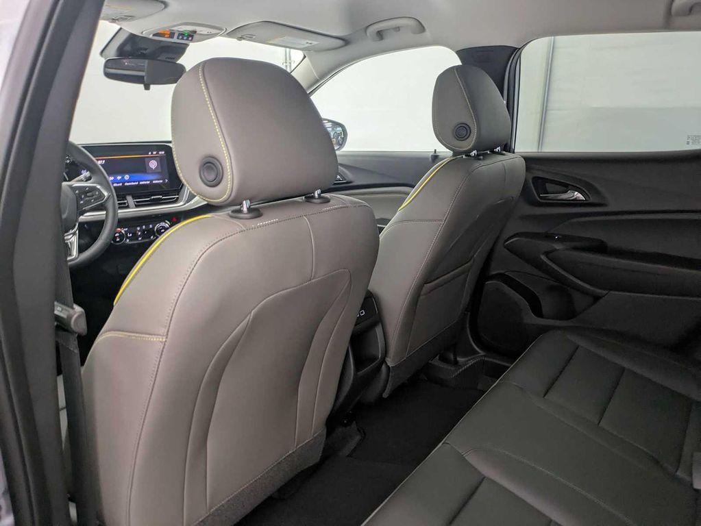 new 2025 Chevrolet Trax car