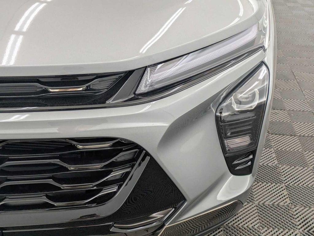 new 2025 Chevrolet Trax car