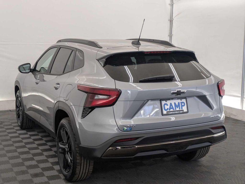 new 2025 Chevrolet Trax car