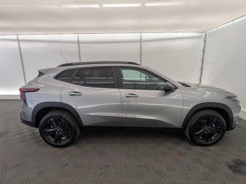 new 2025 Chevrolet Trax car