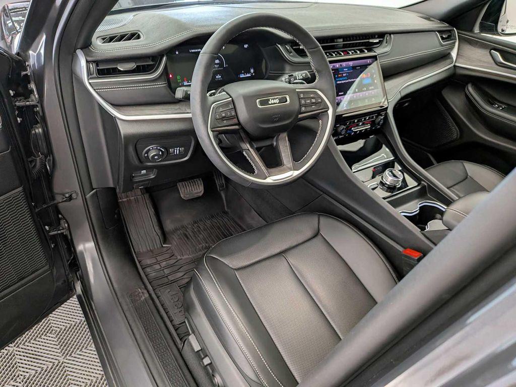 used 2025 Jeep Grand Cherokee car, priced at $42,995