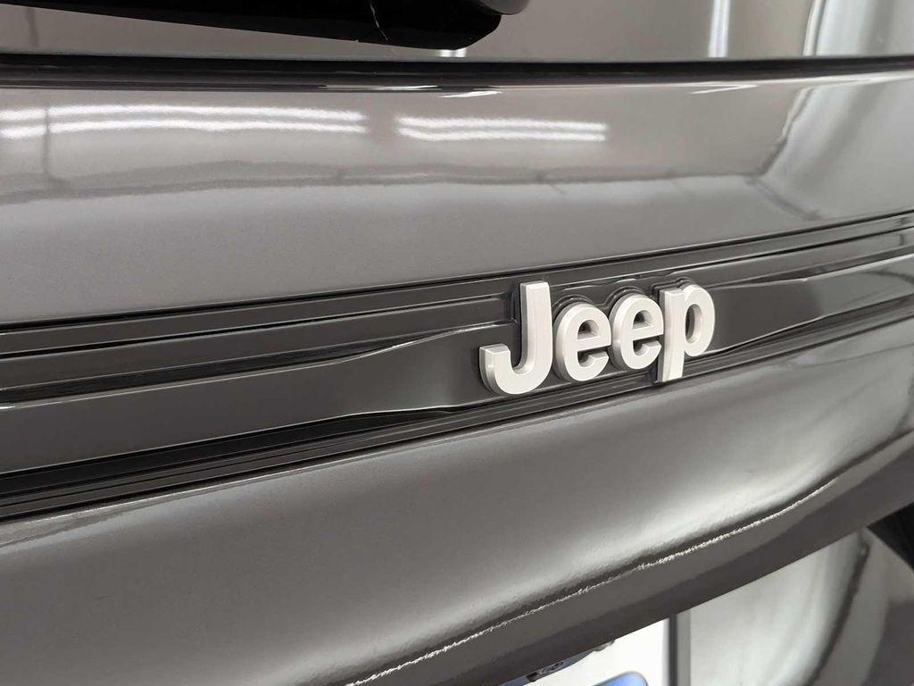 used 2025 Jeep Grand Cherokee car, priced at $42,995
