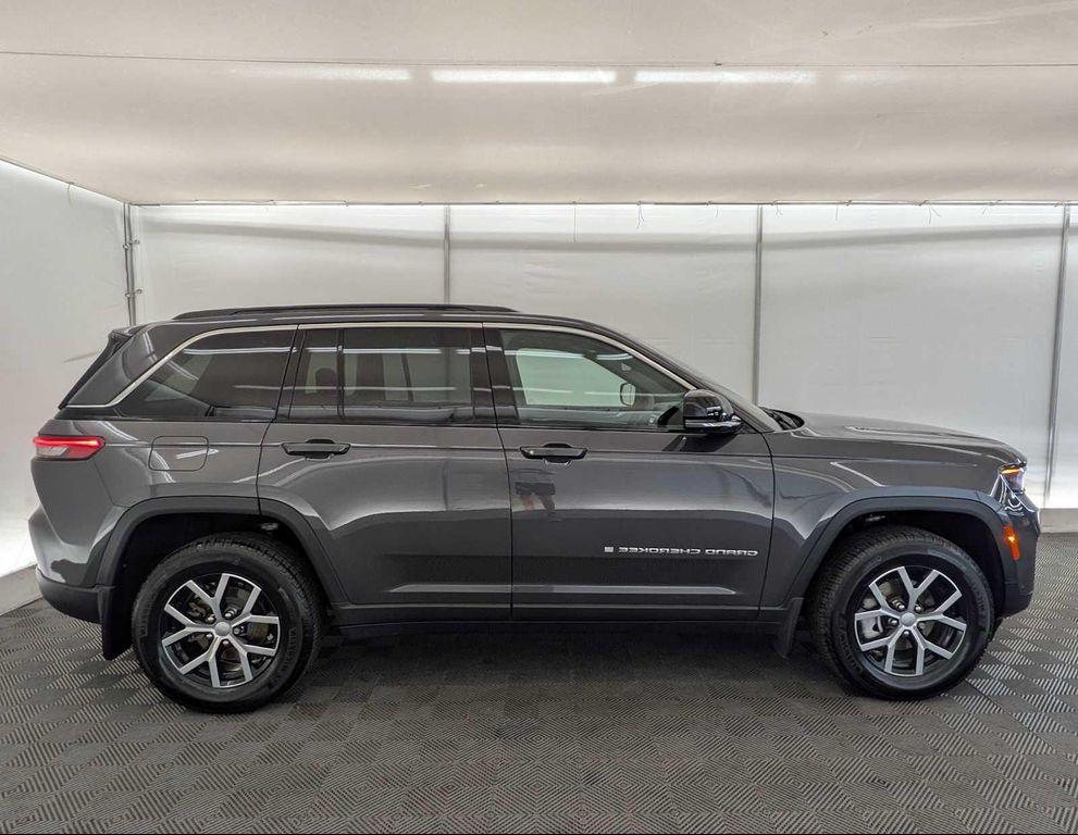 used 2025 Jeep Grand Cherokee car, priced at $42,995