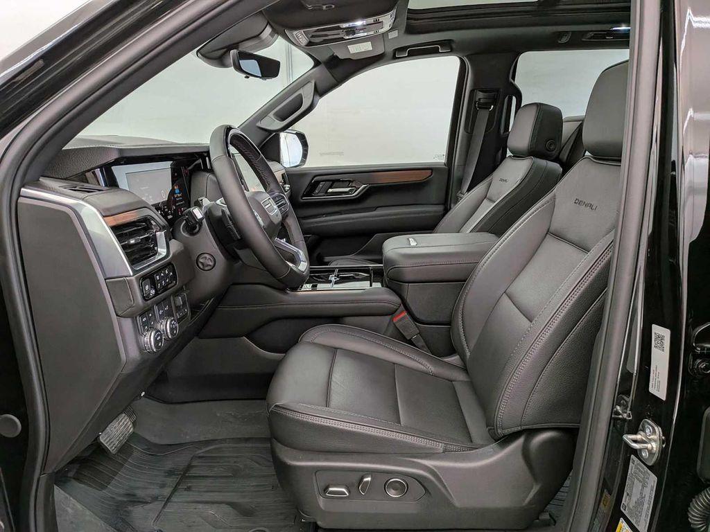 used 2025 GMC Yukon car, priced at $84,995