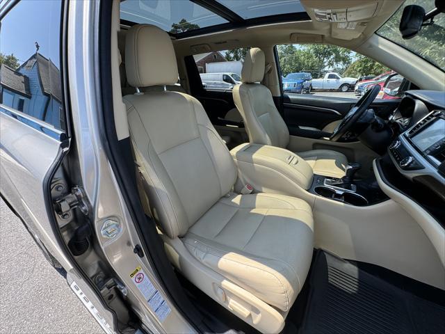 used 2014 Toyota Highlander car, priced at $18,900