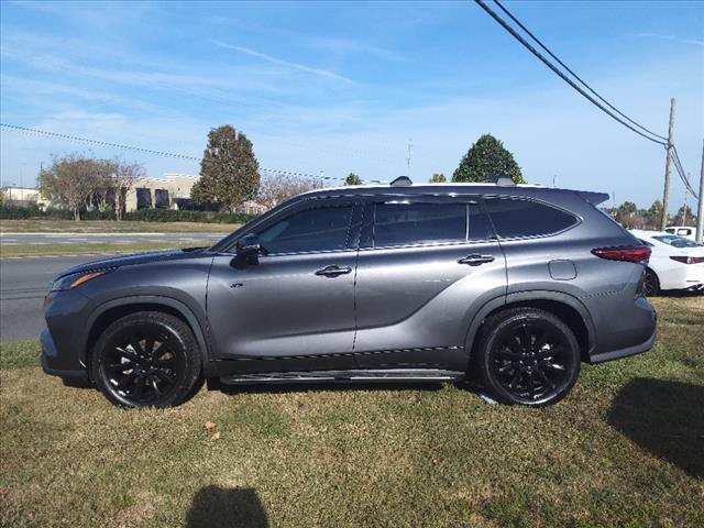 used 2022 Toyota Highlander car, priced at $40,992