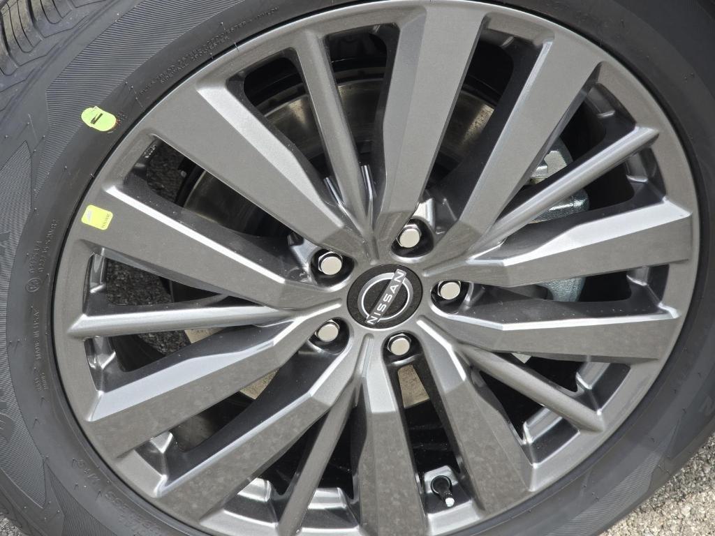 new 2025 Nissan Pathfinder car, priced at $47,332