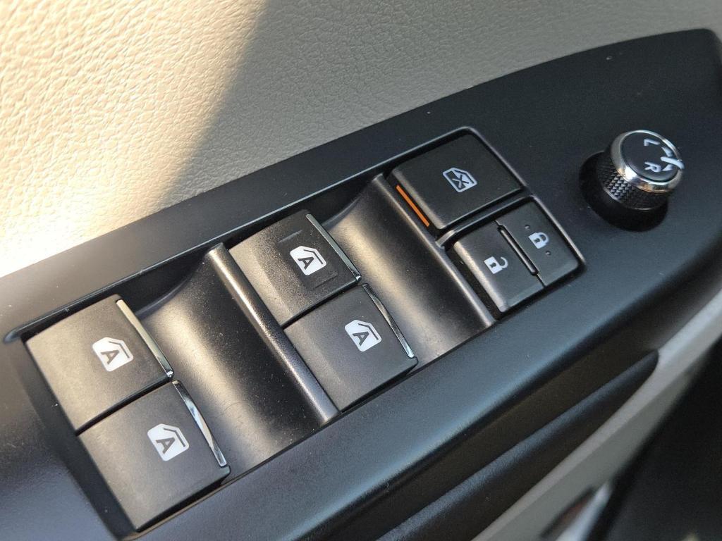 used 2017 Toyota Highlander car, priced at $18,500