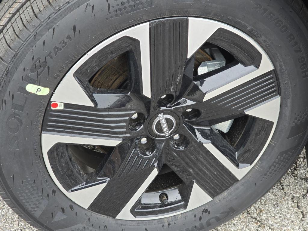 new 2025 Nissan Kicks car, priced at $27,889