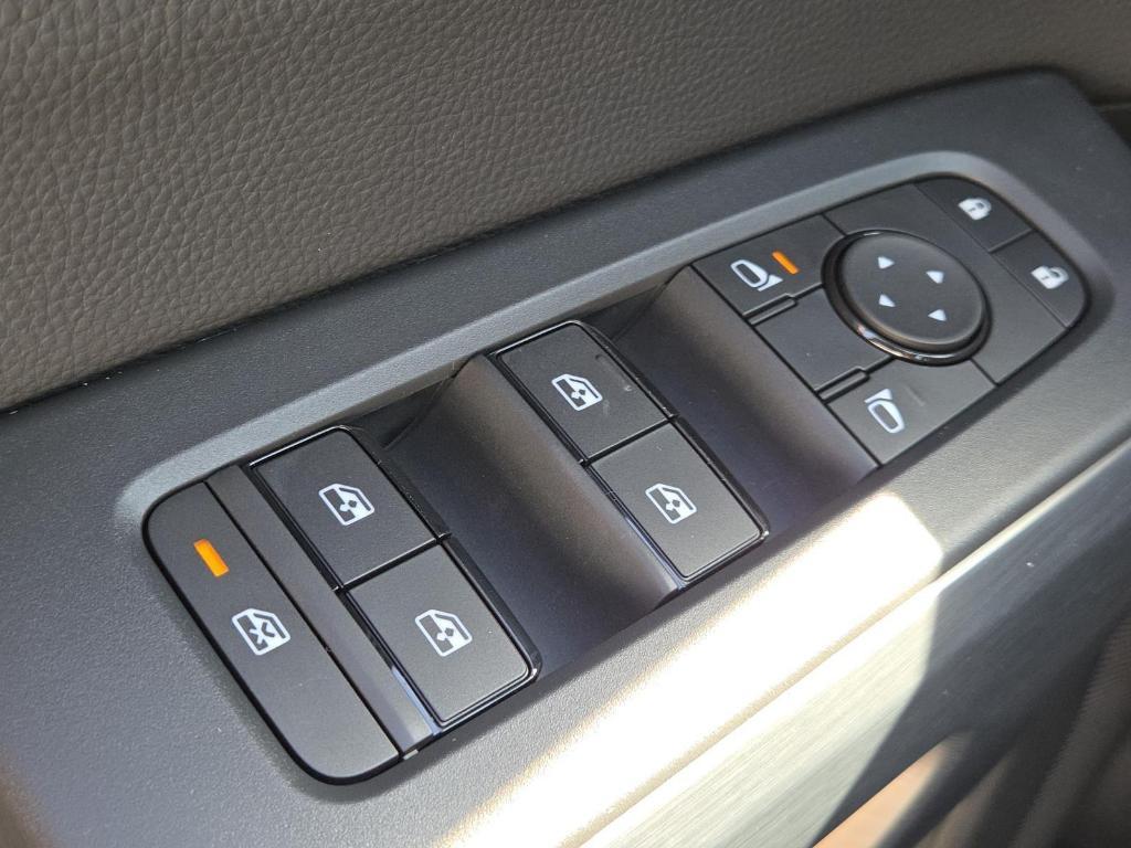 new 2025 Nissan Pathfinder car, priced at $39,092