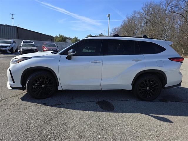 used 2023 Toyota Highlander car, priced at $39,400