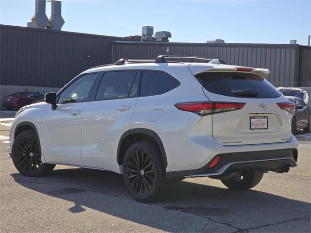 used 2023 Toyota Highlander car, priced at $39,400