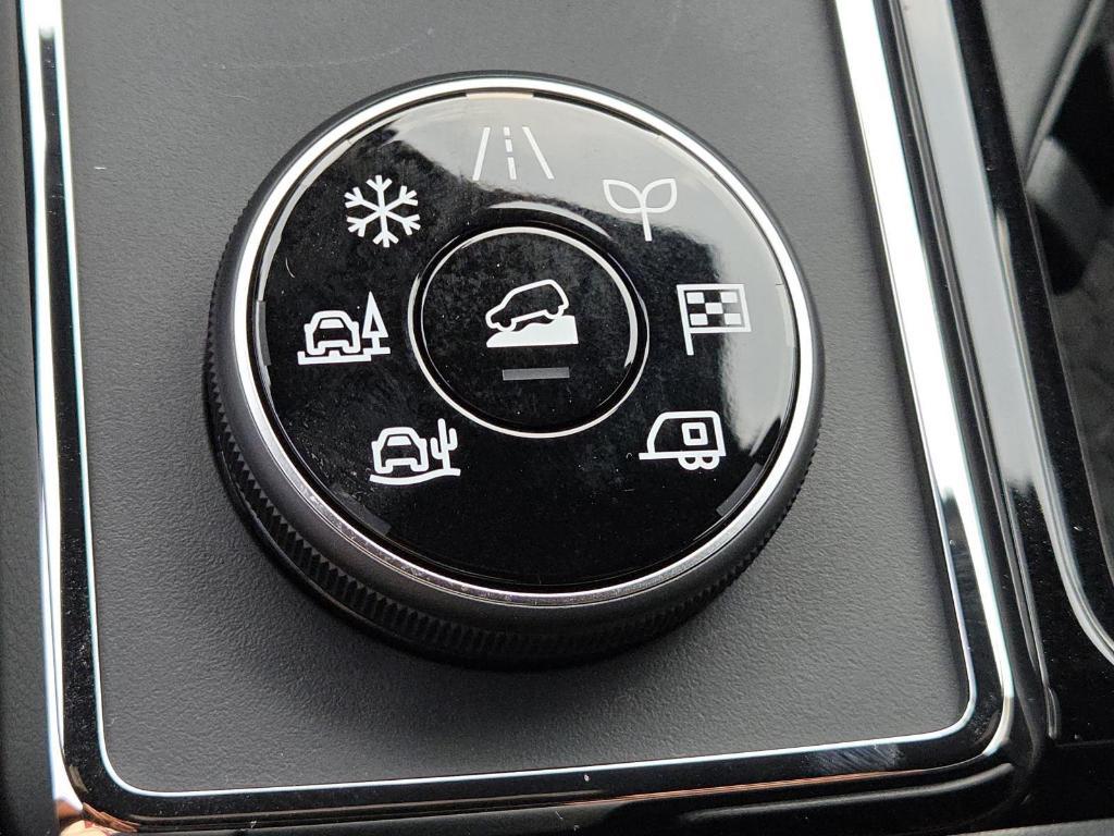 new 2025 Nissan Pathfinder car, priced at $38,178