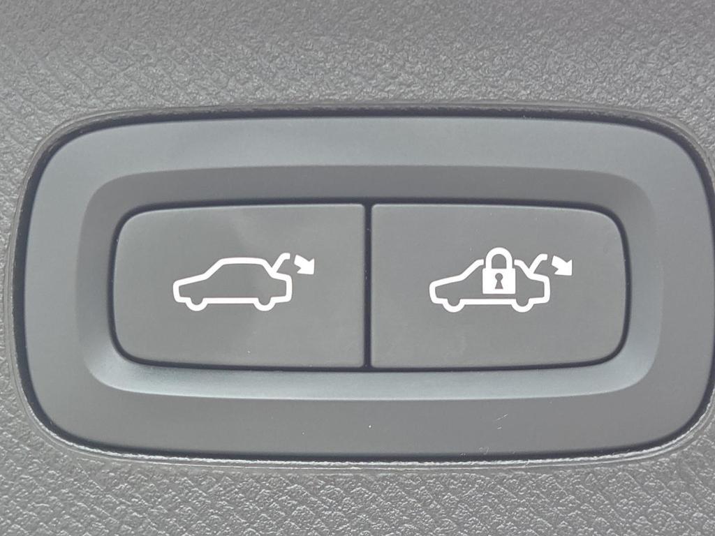 used 2022 Volvo XC90 car, priced at $33,500