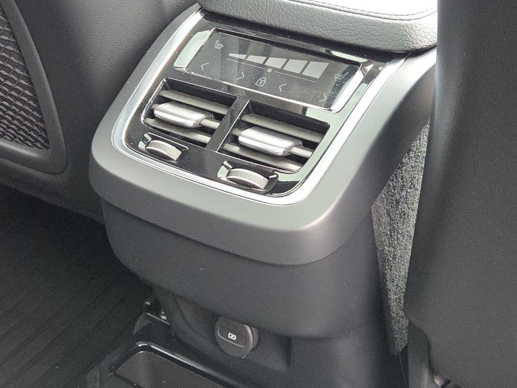 used 2022 Volvo XC90 car, priced at $33,500