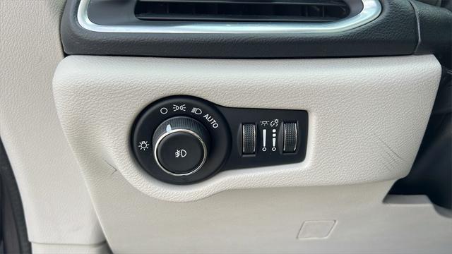 used 2018 Chrysler Pacifica car, priced at $14,375