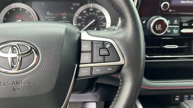 used 2022 Toyota Highlander car, priced at $39,975