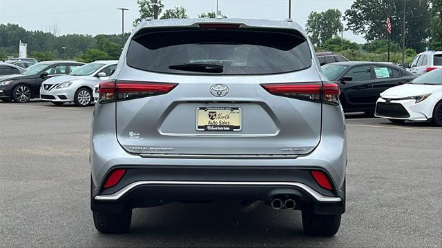 used 2022 Toyota Highlander car, priced at $39,975