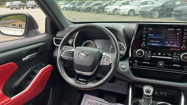 used 2022 Toyota Highlander car, priced at $39,975