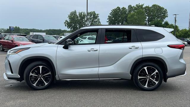 used 2022 Toyota Highlander car, priced at $39,975