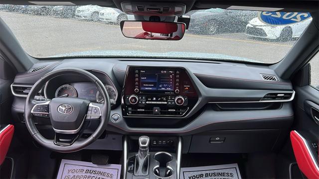 used 2022 Toyota Highlander car, priced at $39,975