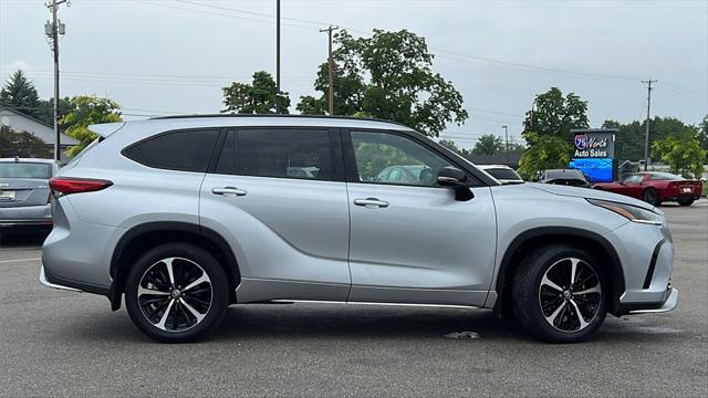 used 2022 Toyota Highlander car, priced at $39,975