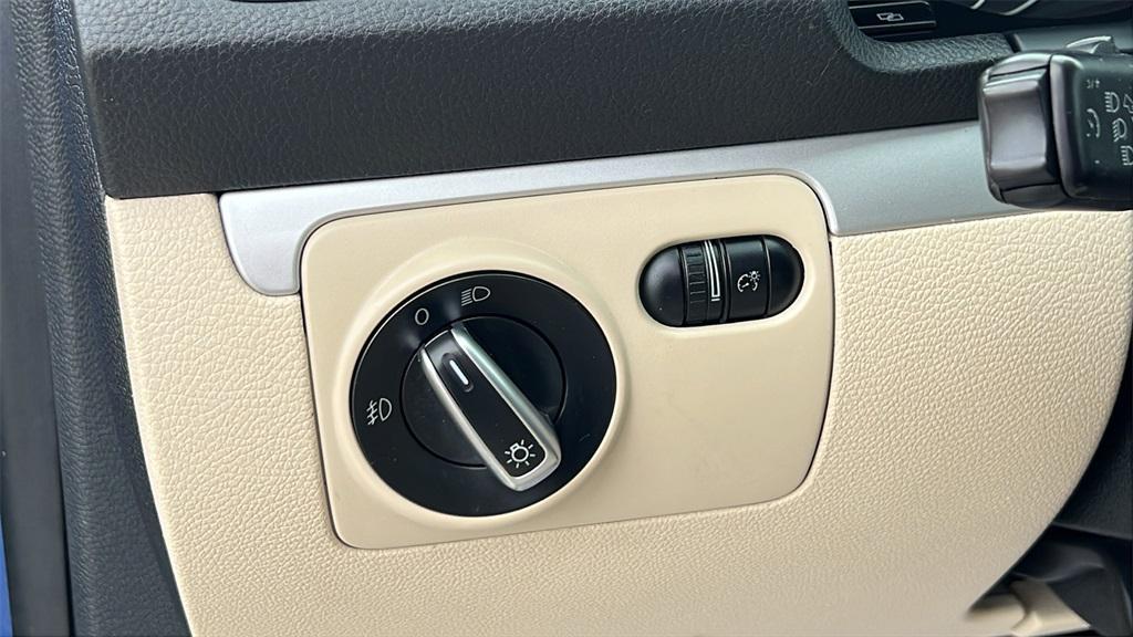 used 2012 Volkswagen Eos car, priced at $7,175