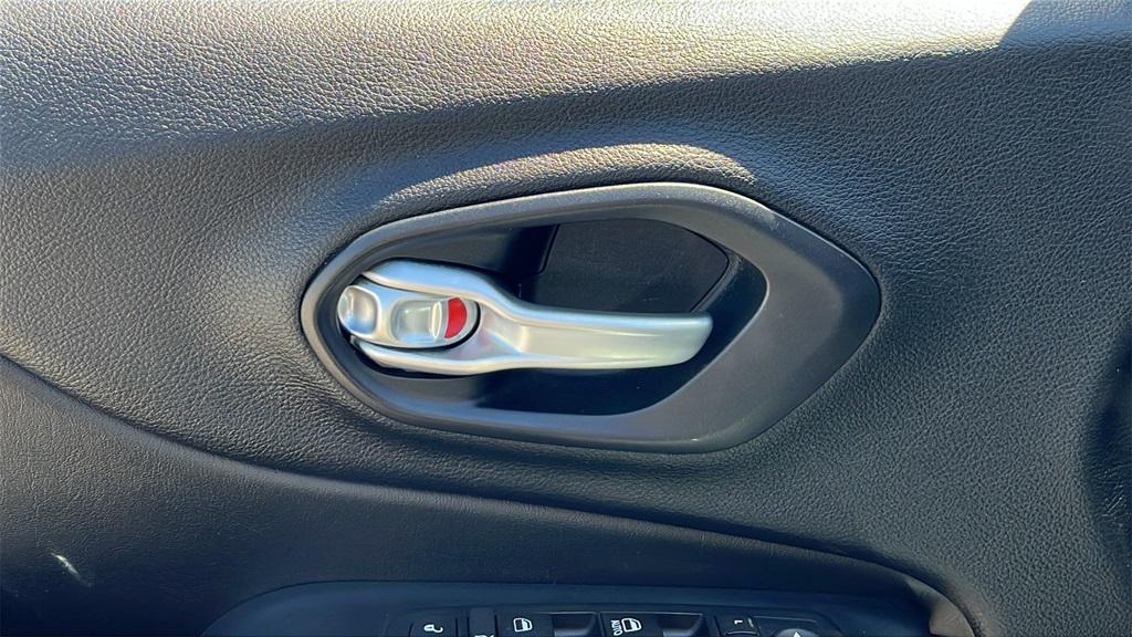 used 2016 Jeep Cherokee car, priced at $11,975