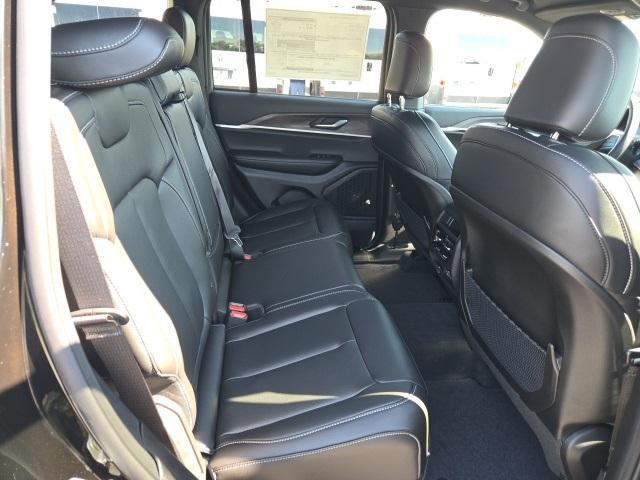 new 2025 Jeep Grand Cherokee car, priced at $42,140