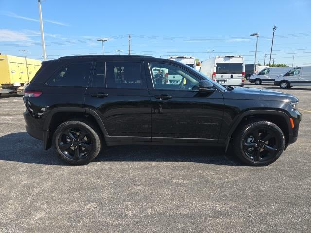 new 2025 Jeep Grand Cherokee car, priced at $42,140