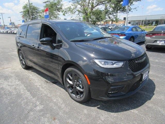 new 2024 Chrysler Pacifica car, priced at $40,695