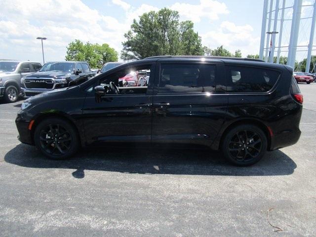 new 2024 Chrysler Pacifica car, priced at $40,695