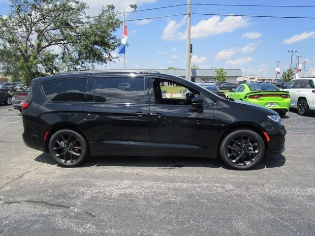 new 2024 Chrysler Pacifica car, priced at $40,695