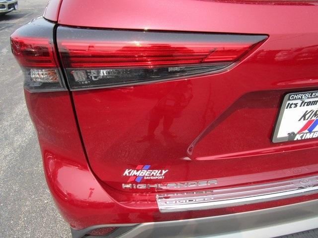 used 2021 Toyota Highlander car, priced at $37,607