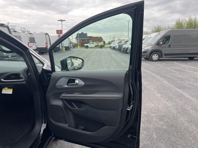 new 2026 Chrysler Pacifica car, priced at $46,905